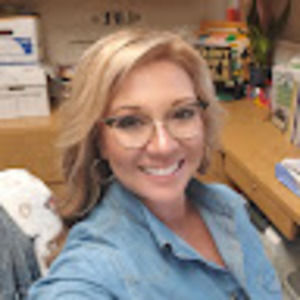 Meet your Posher, Adrienne